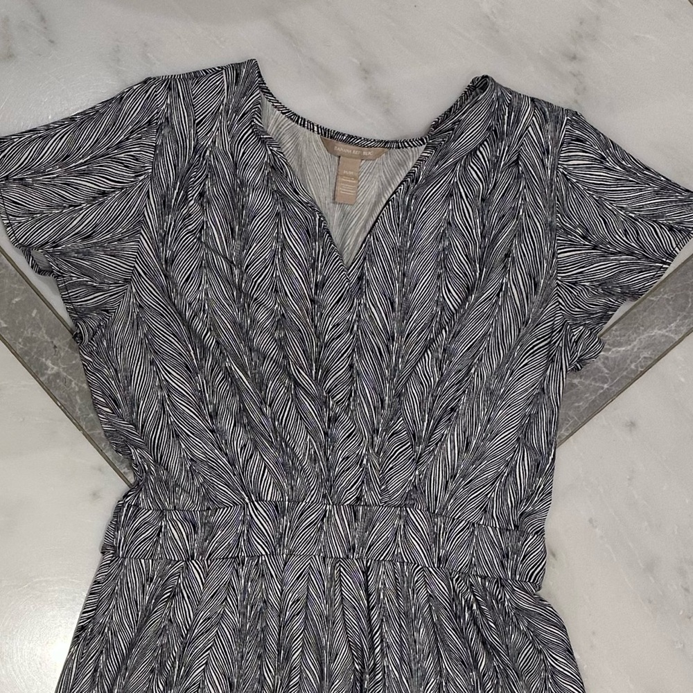 Elegant Blue and White Patterned Short Sleeve Dress